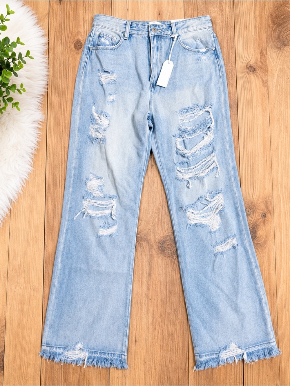 NWT Petra 153 High Rise Distressed Light Wash Boyfriend Jeans